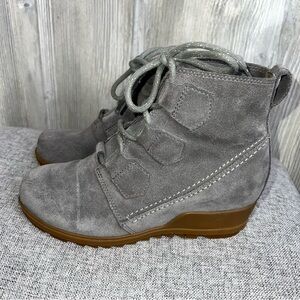 Sorel Evie Major Gray Ankle Lace Up Boots